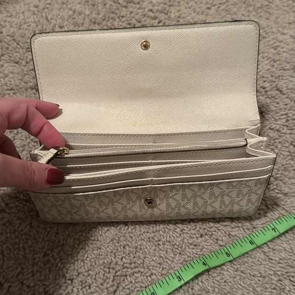 Michael Kors Tote and Matching Wallet - Picture 11 of 12